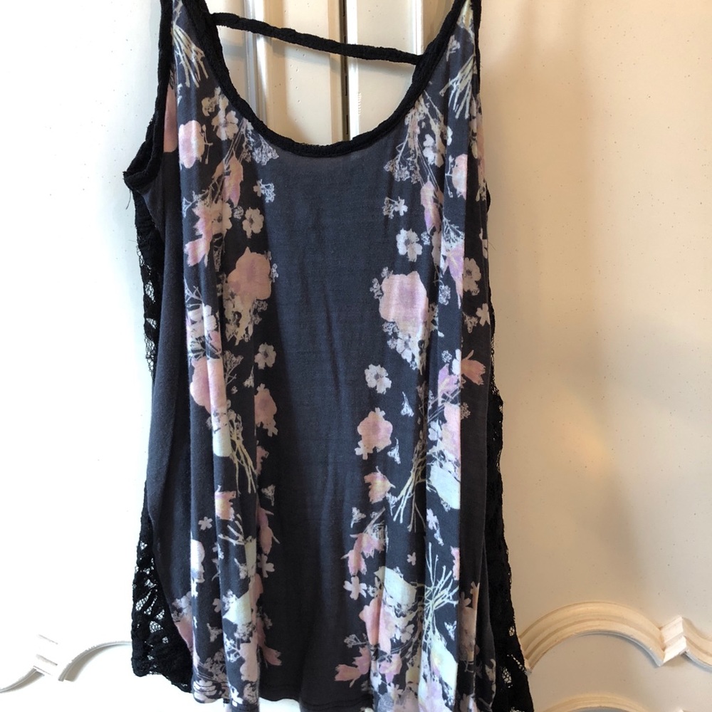 Kinichi Blue floral tank w lace sides